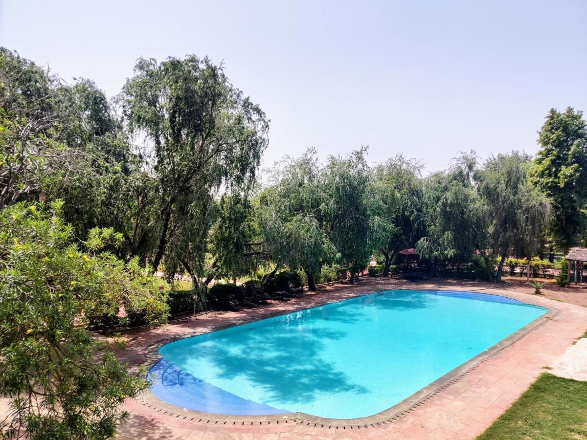 Umaid Palace - A Lakeside Heritage Palace Resort Near Jaipur Close To Bhangarh & Chand Baori Stepwell Abhaneri Dubbī Zewnętrze zdjęcie