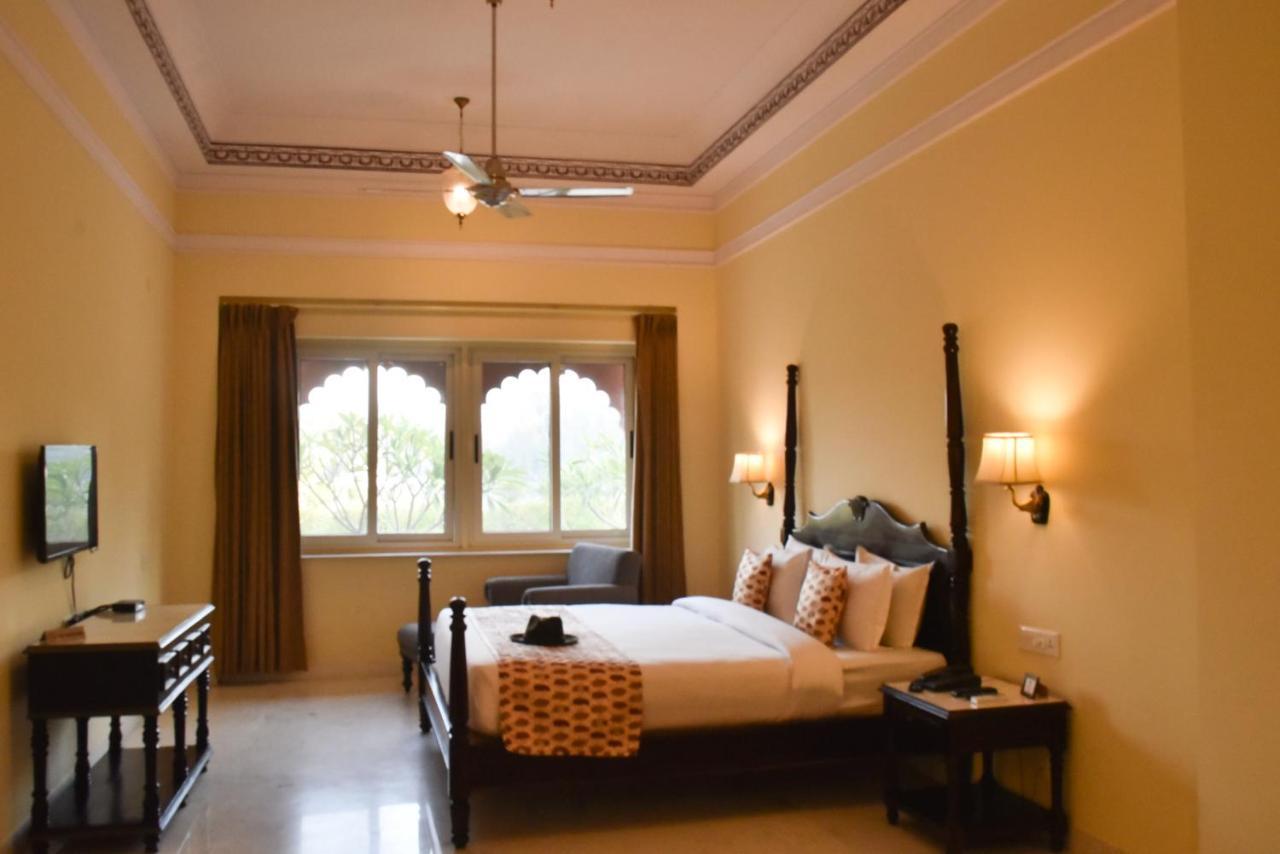 Umaid Palace - A Lakeside Heritage Palace Resort Near Jaipur Close To Bhangarh & Chand Baori Stepwell Abhaneri Dubbī Zewnętrze zdjęcie