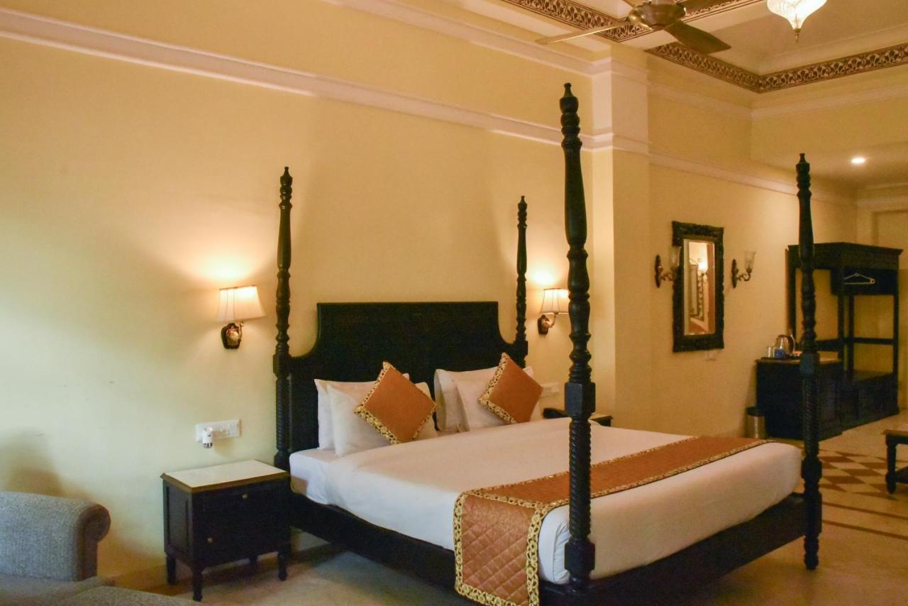 Umaid Palace - A Lakeside Heritage Palace Resort Near Jaipur Close To Bhangarh & Chand Baori Stepwell Abhaneri Dubbī Zewnętrze zdjęcie