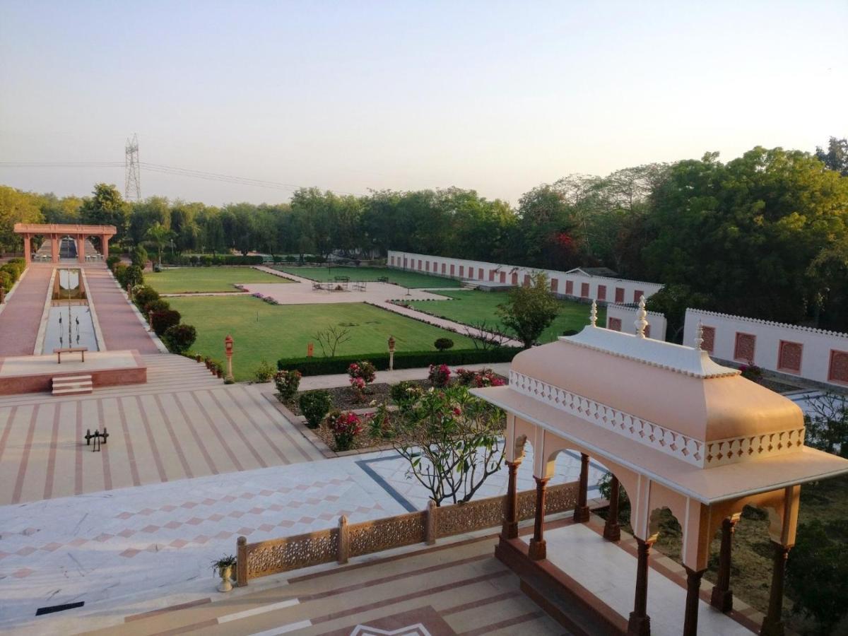 Umaid Palace - A Lakeside Heritage Palace Resort Near Jaipur Close To Bhangarh & Chand Baori Stepwell Abhaneri Dubbī Zewnętrze zdjęcie