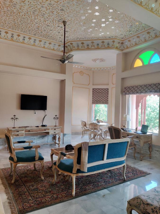 Umaid Palace - A Lakeside Heritage Palace Resort Near Jaipur Close To Bhangarh & Chand Baori Stepwell Abhaneri Dubbī Zewnętrze zdjęcie
