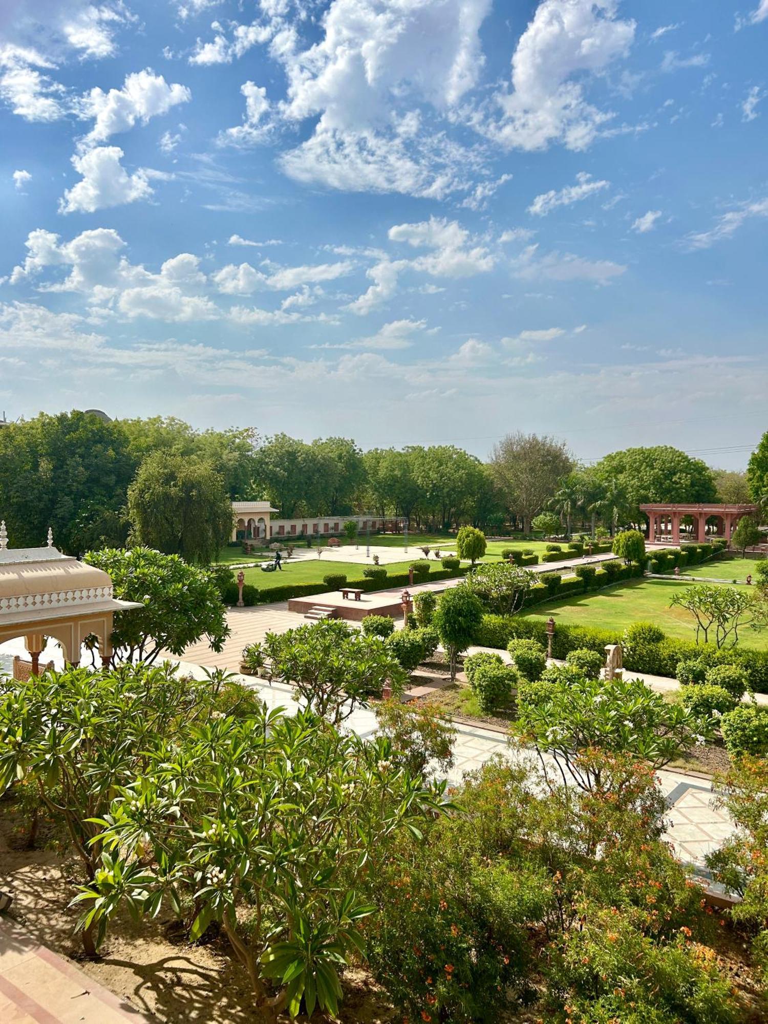 Umaid Palace - A Lakeside Heritage Palace Resort Near Jaipur Close To Bhangarh & Chand Baori Stepwell Abhaneri Dubbī Zewnętrze zdjęcie