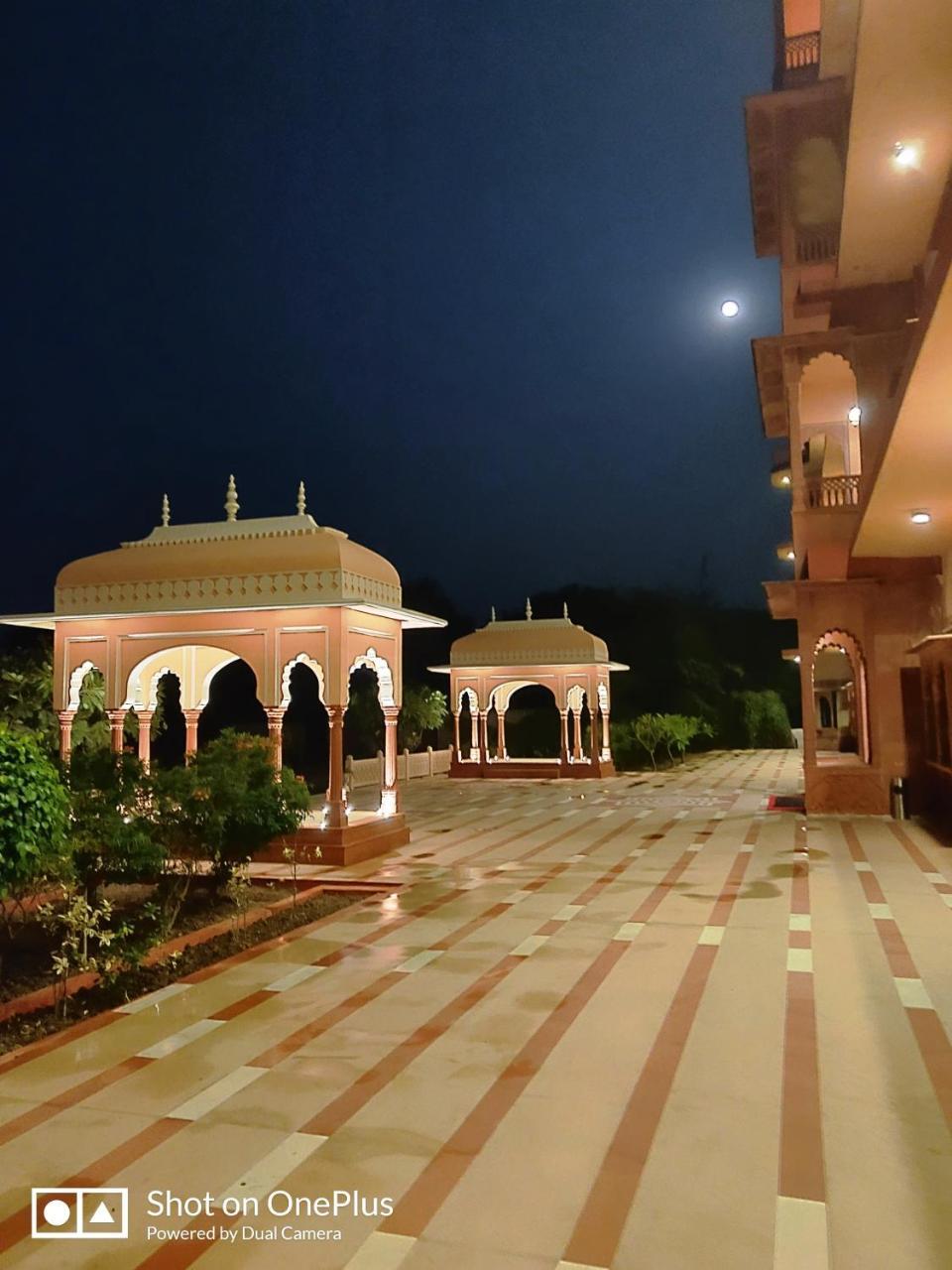 Umaid Palace - A Lakeside Heritage Palace Resort Near Jaipur Close To Bhangarh & Chand Baori Stepwell Abhaneri Dubbī Zewnętrze zdjęcie