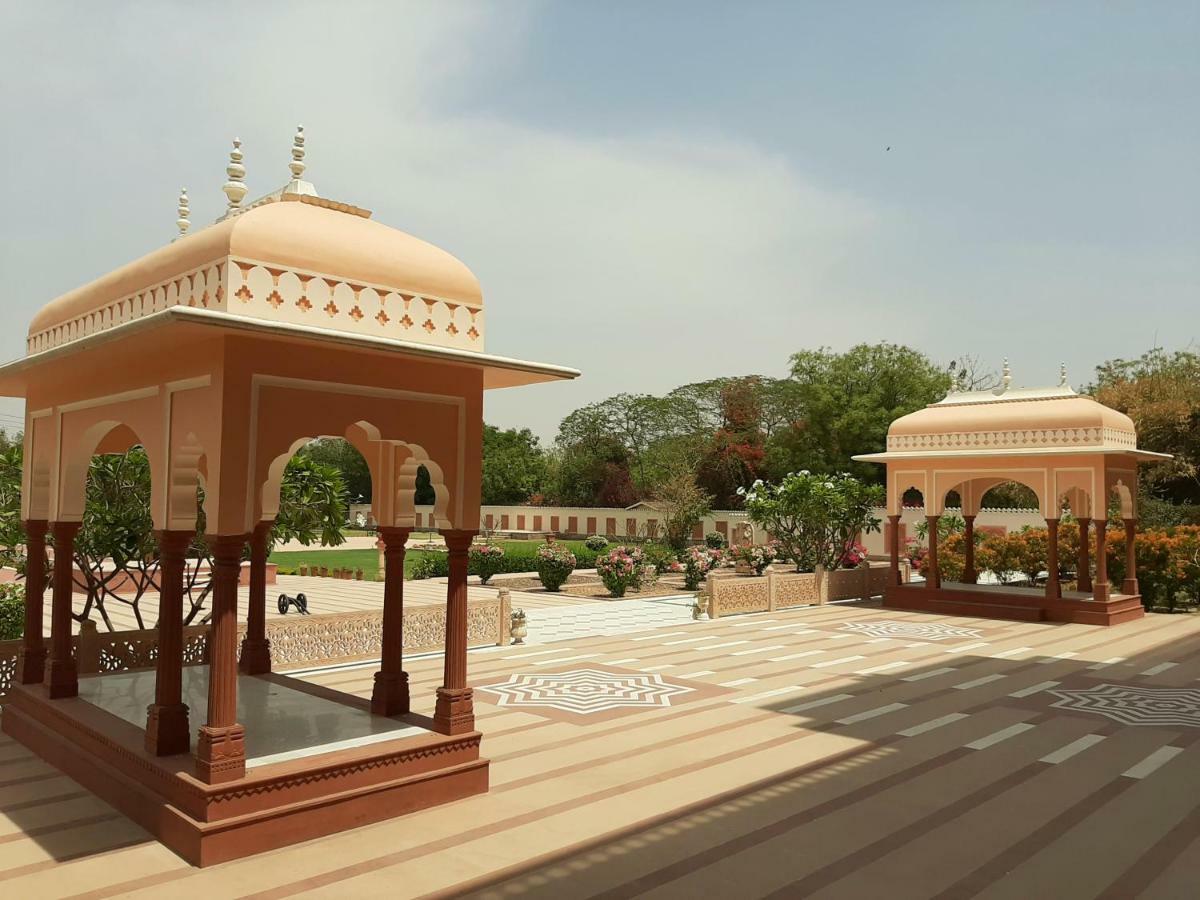 Umaid Palace - A Lakeside Heritage Palace Resort Near Jaipur Close To Bhangarh & Chand Baori Stepwell Abhaneri Dubbī Zewnętrze zdjęcie
