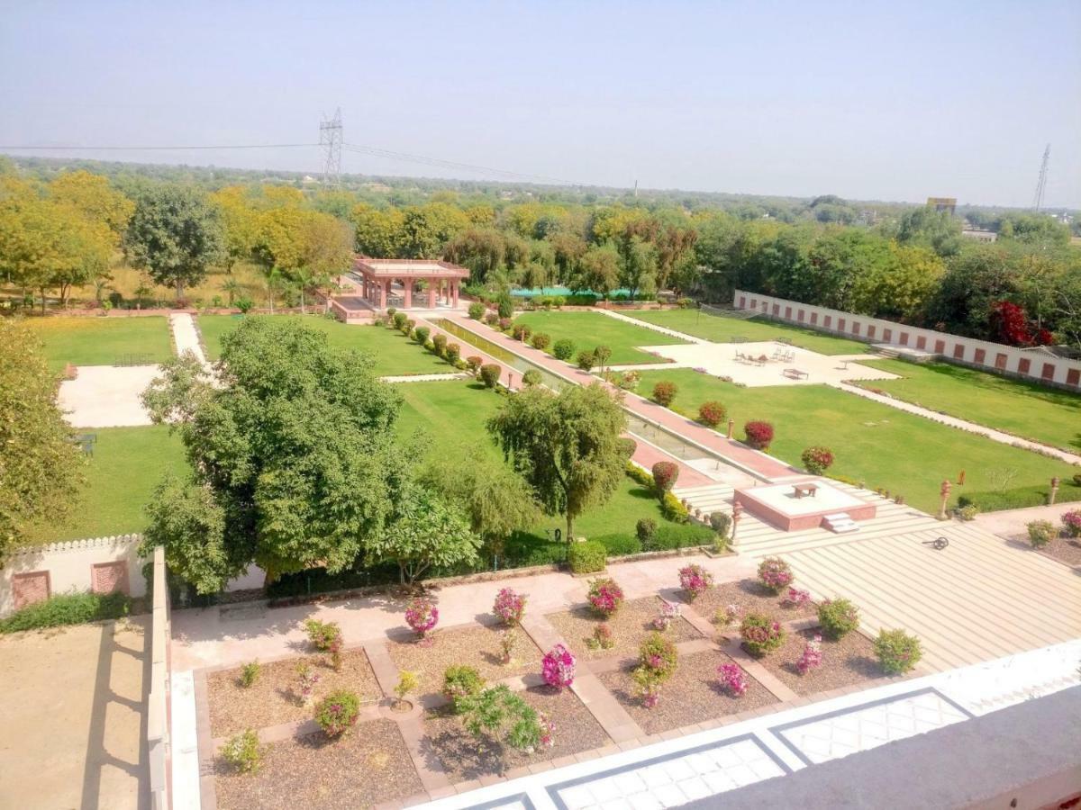 Umaid Palace - A Lakeside Heritage Palace Resort Near Jaipur Close To Bhangarh & Chand Baori Stepwell Abhaneri Dubbī Zewnętrze zdjęcie