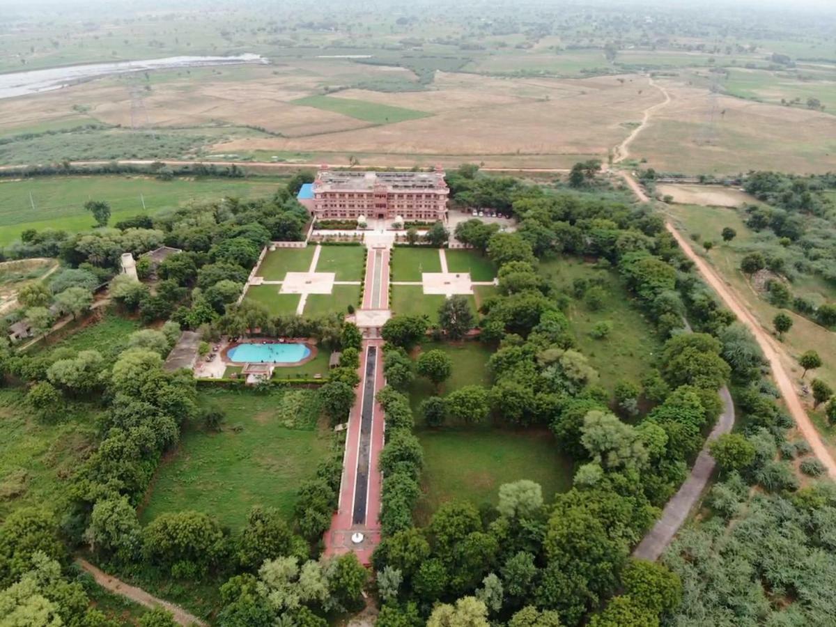 Umaid Palace - A Lakeside Heritage Palace Resort Near Jaipur Close To Bhangarh & Chand Baori Stepwell Abhaneri Dubbī Zewnętrze zdjęcie